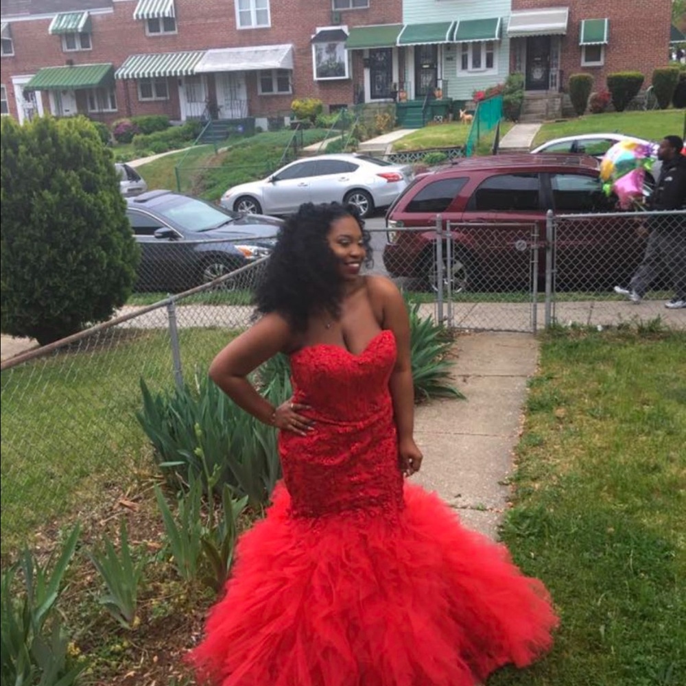 Elegant Red Strapless Prom Dress